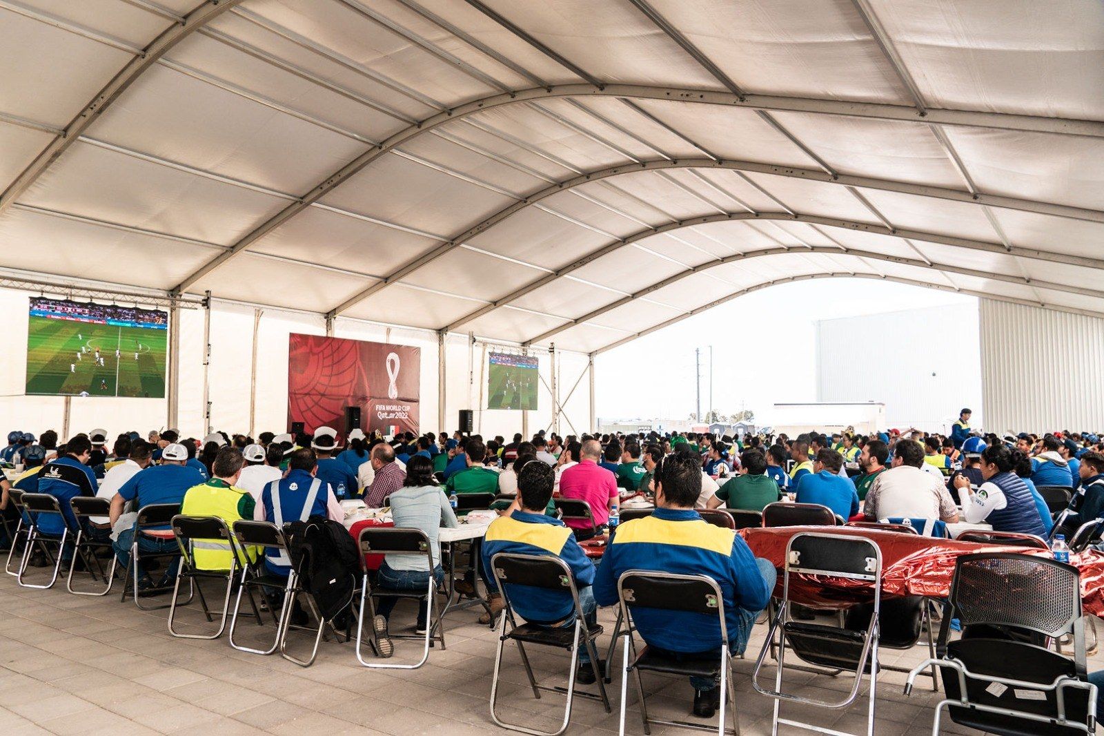 Comida de empresa montada por Shaddai para el personal de una planta